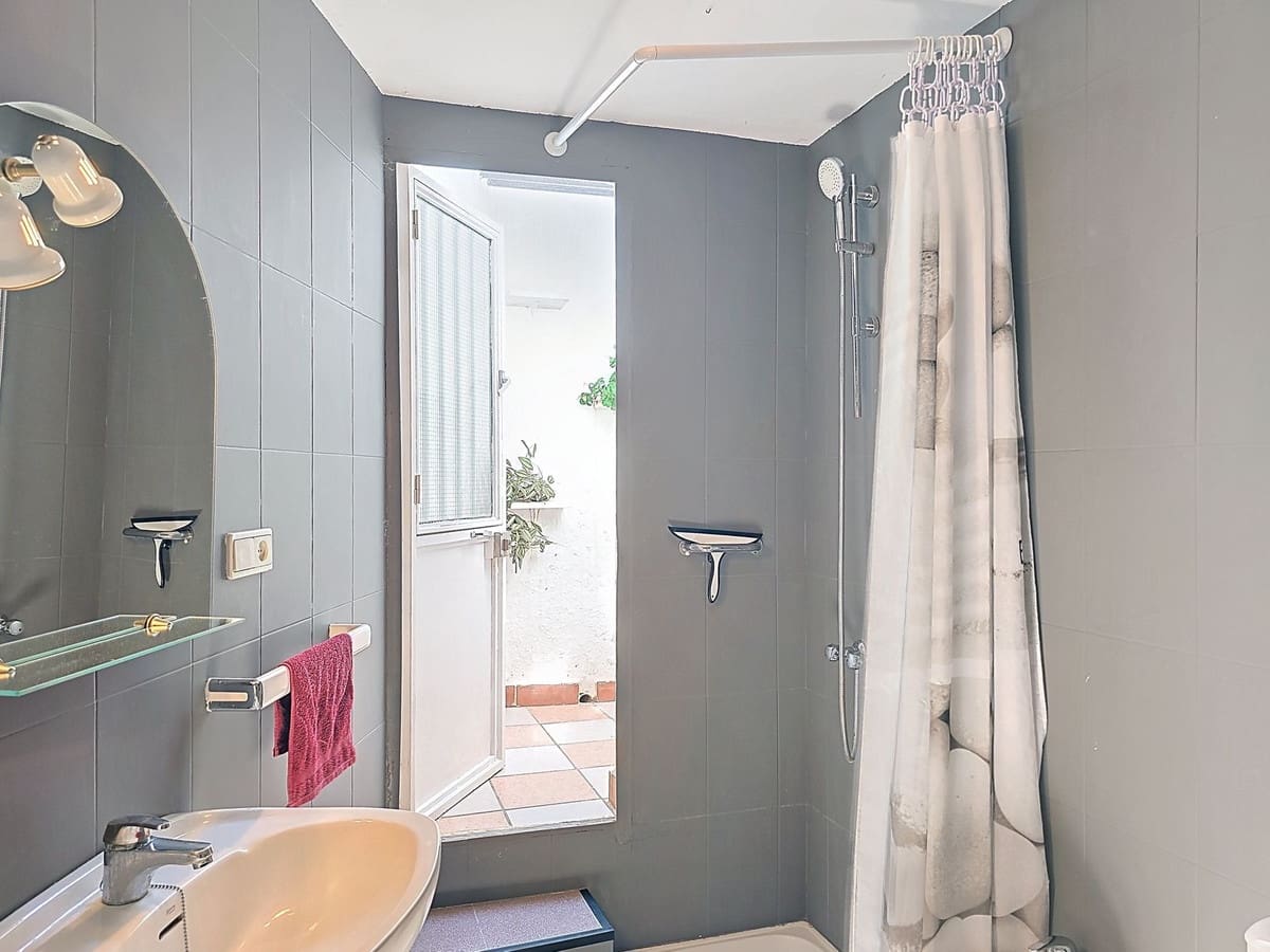 3 bedroom Townhouse for sale in Velez de Benaudalla - € 145,000 (Ref: 9737914)