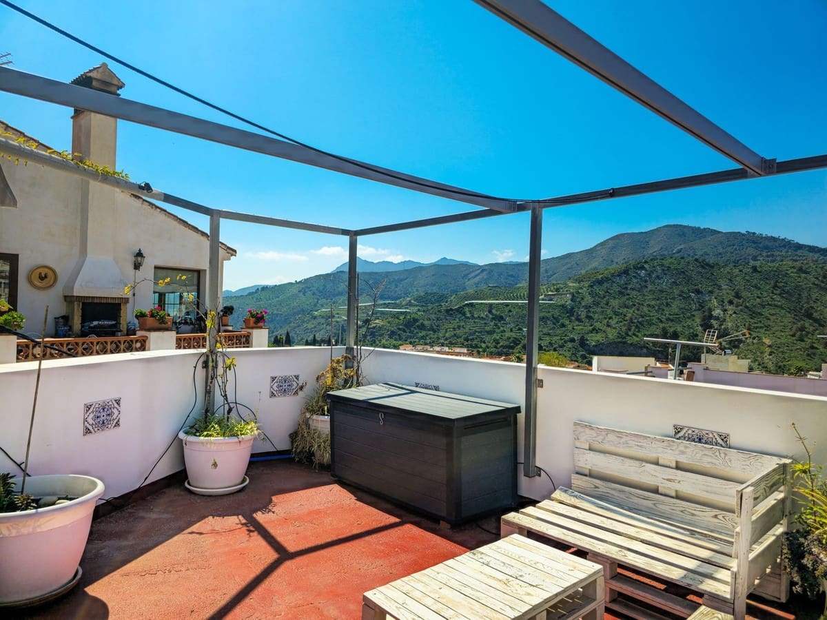 3 bedroom Townhouse for sale in Velez de Benaudalla - € 145,000 (Ref: 9737914)