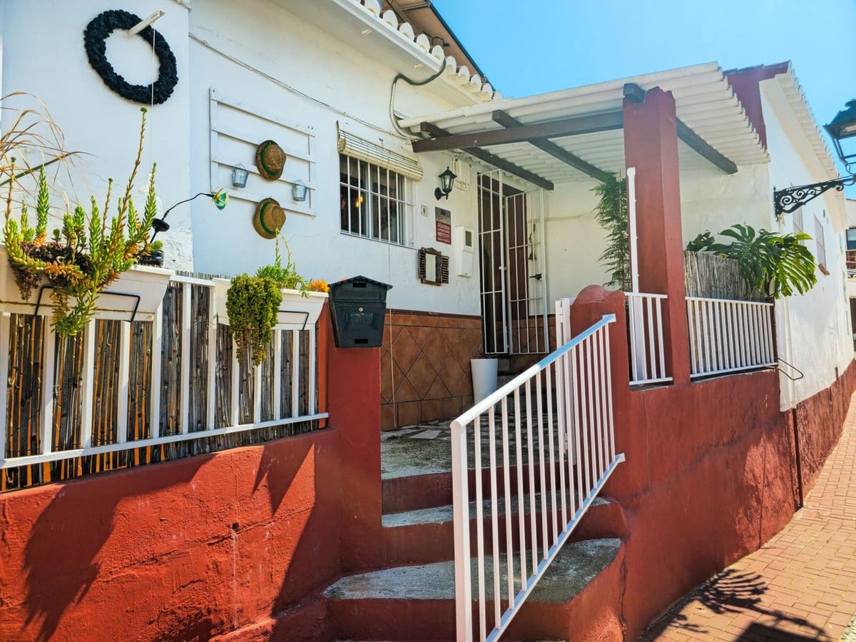 3 bedroom Townhouse for sale in Velez de Benaudalla - € 145,000 (Ref: 9737914)