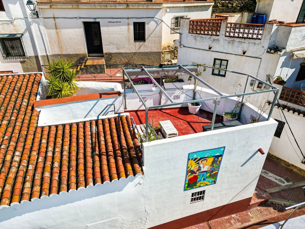 3 bedroom Townhouse for sale in Velez de Benaudalla - € 145,000 (Ref: 9737914)