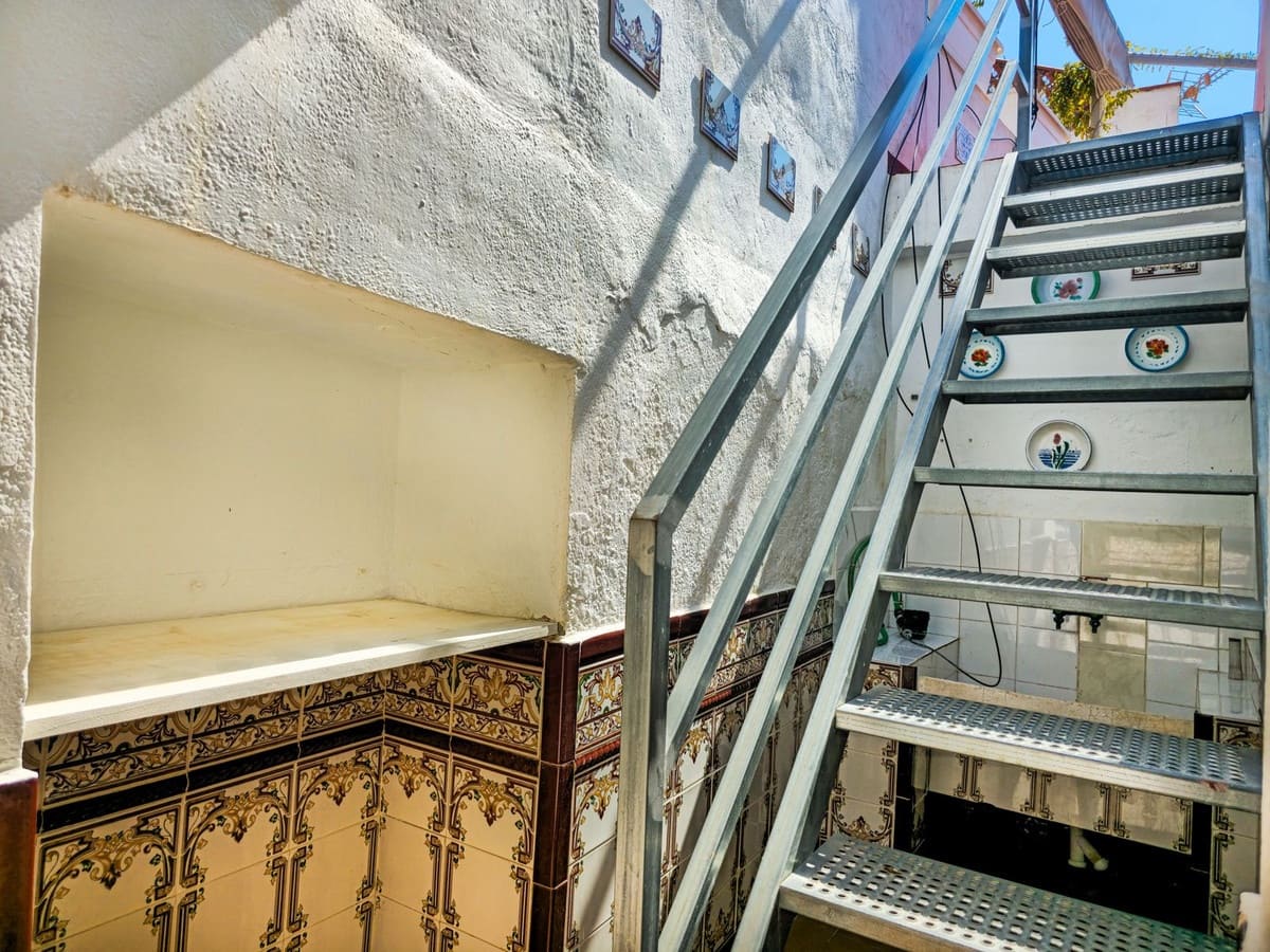 3 bedroom Townhouse for sale in Velez de Benaudalla - € 145,000 (Ref: 9737914)