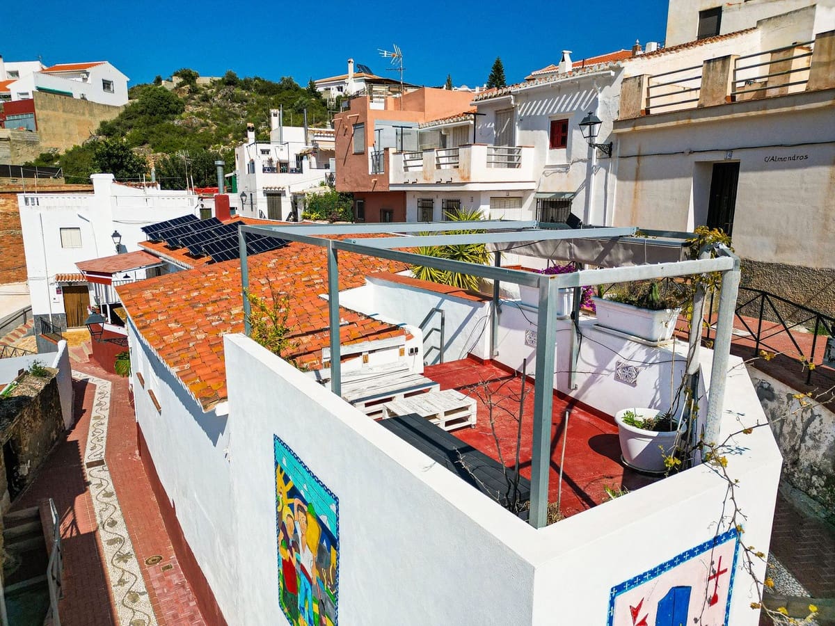 3 bedroom Townhouse for sale in Velez de Benaudalla - € 145,000 (Ref: 9737914)