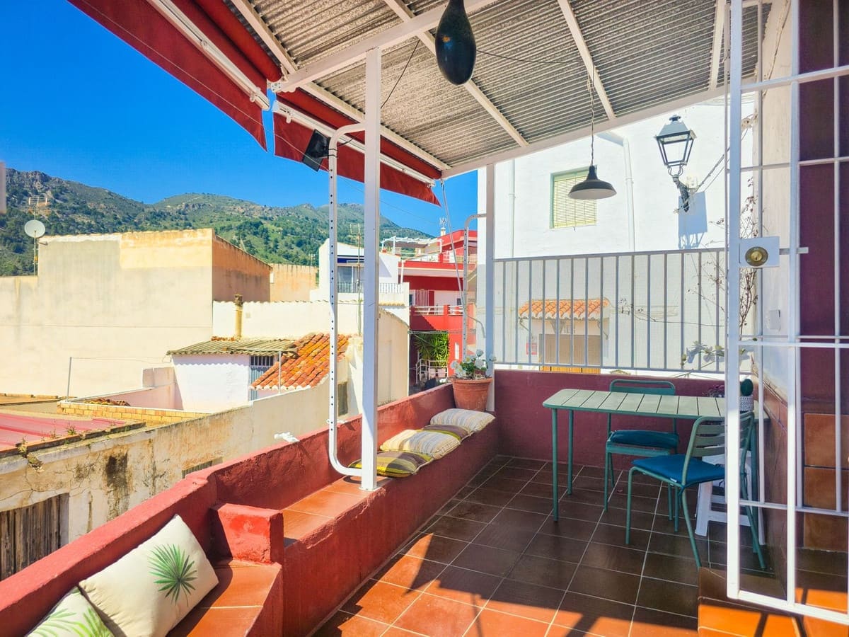 3 bedroom Townhouse for sale in Velez de Benaudalla - € 145,000 (Ref: 9737914)