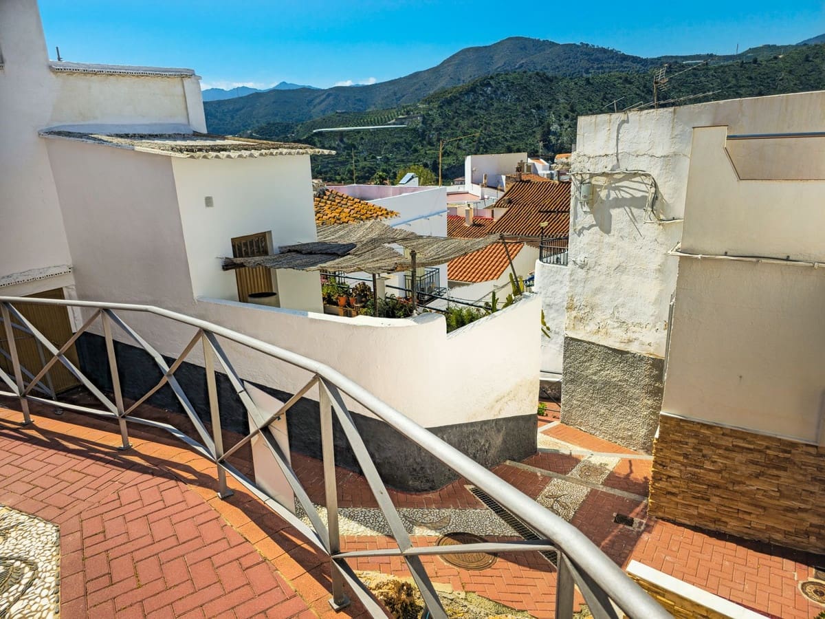 3 bedroom Townhouse for sale in Velez de Benaudalla - € 145,000 (Ref: 9737914)