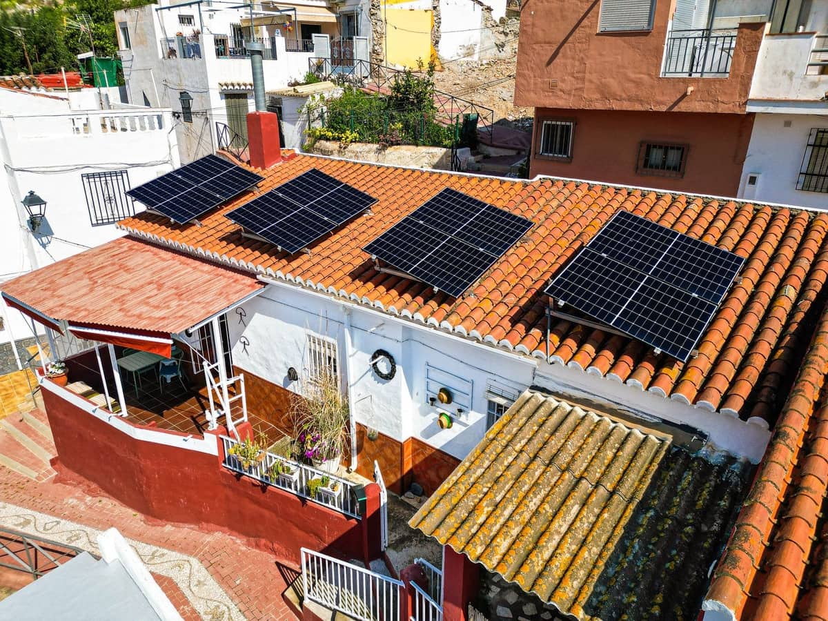 3 bedroom Townhouse for sale in Velez de Benaudalla - € 145,000 (Ref: 9737914)