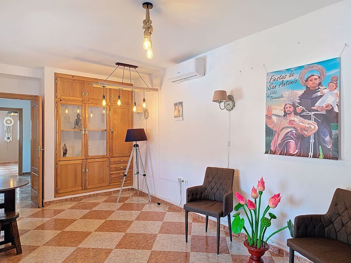 3 bedroom Townhouse for sale in Velez de Benaudalla - € 145,000 (Ref: 9737914)