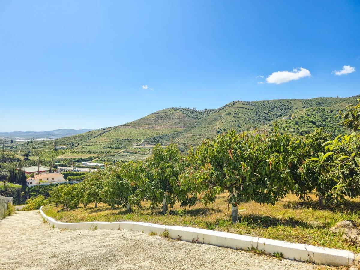 1 soverom Villa til salgs i Vinuela med garasje - € 420 000 (Ref: 9755189)