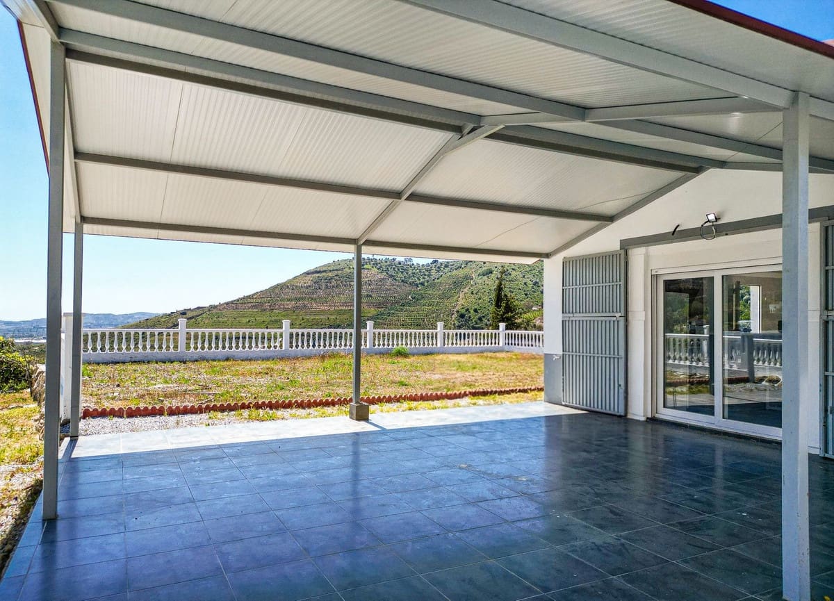 1 bedroom Villa for sale in Vinuela with garage - € 420,000 (Ref: 9755189)