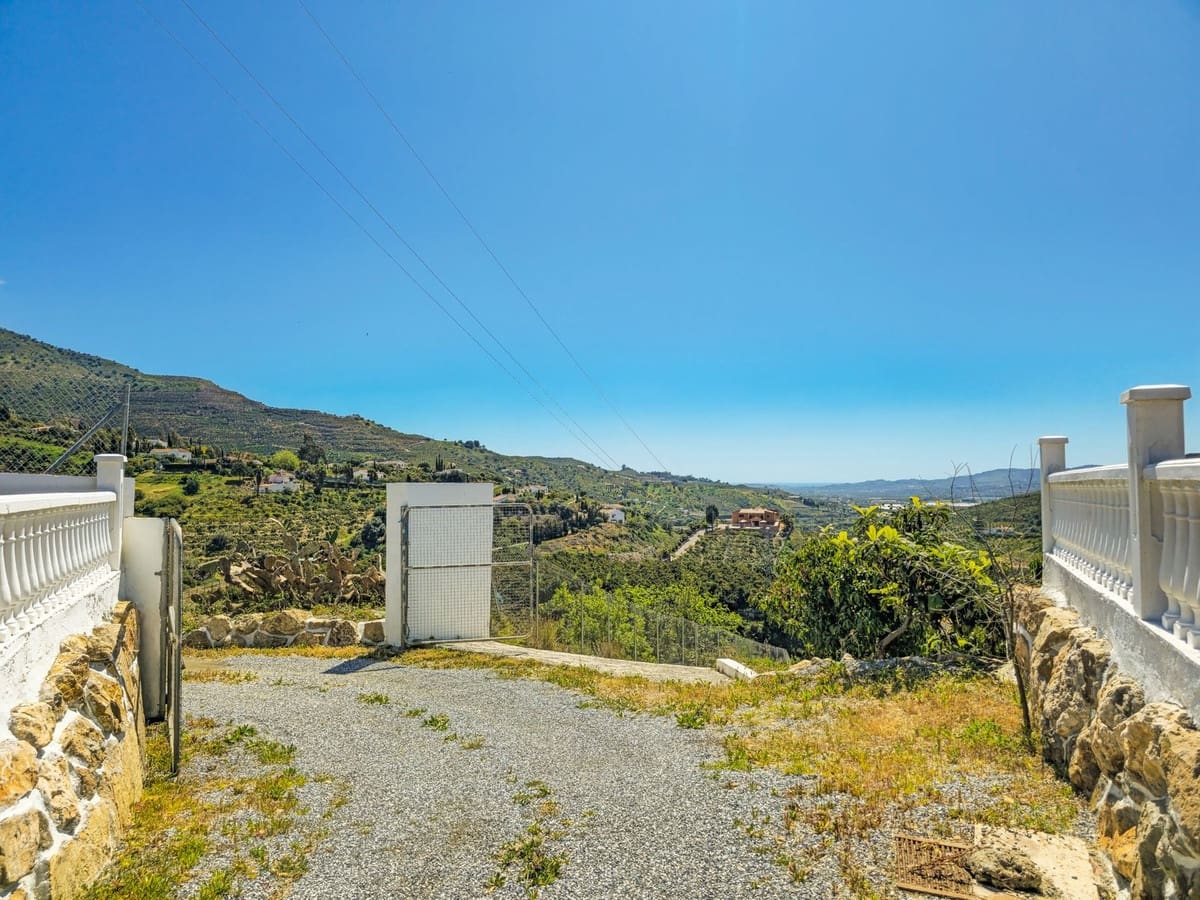 1 bedroom Villa for sale in Vinuela with garage - € 420,000 (Ref: 9755189)