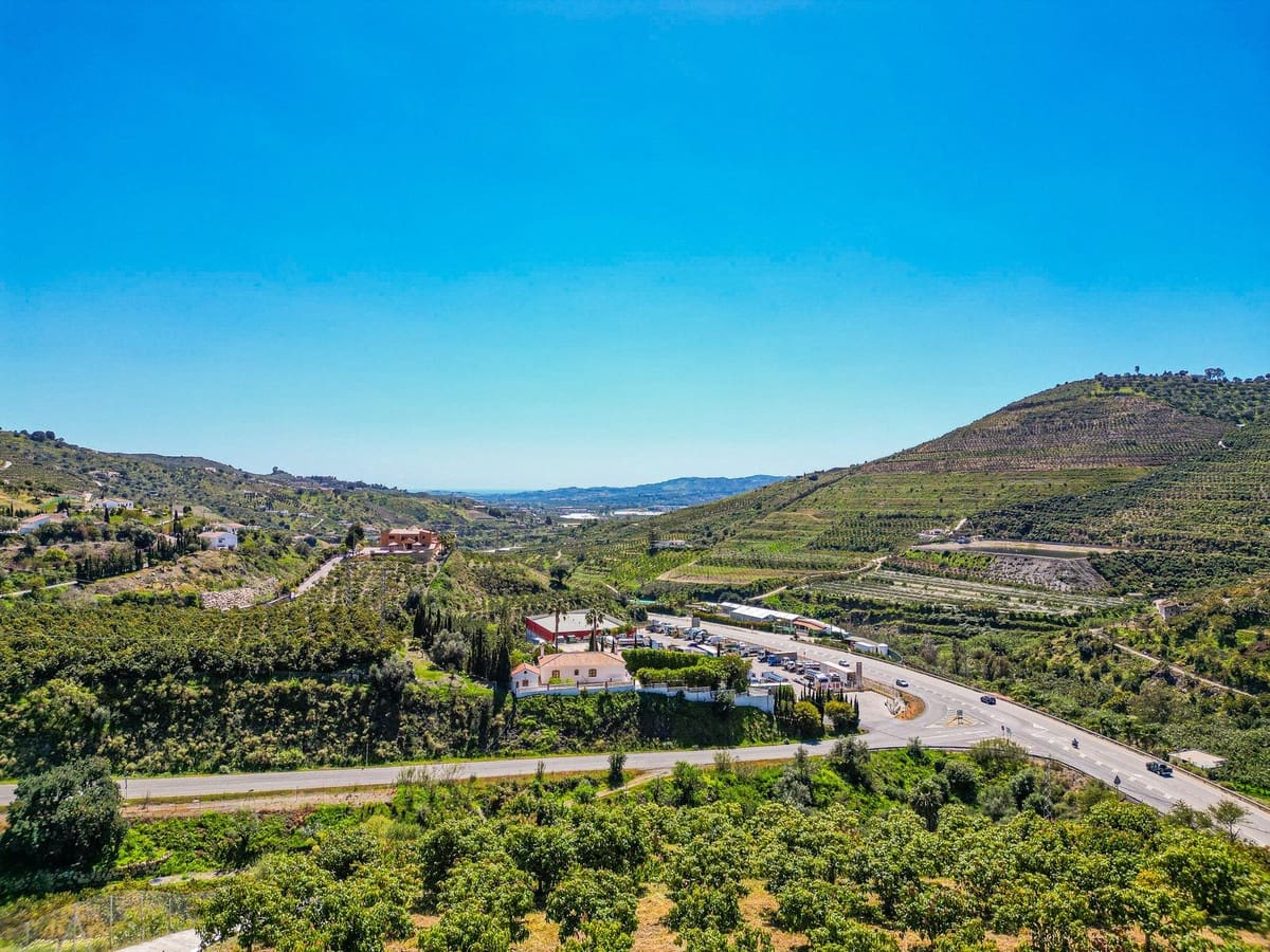 1 bedroom Villa for sale in Vinuela with garage - € 420,000 (Ref: 9755189)