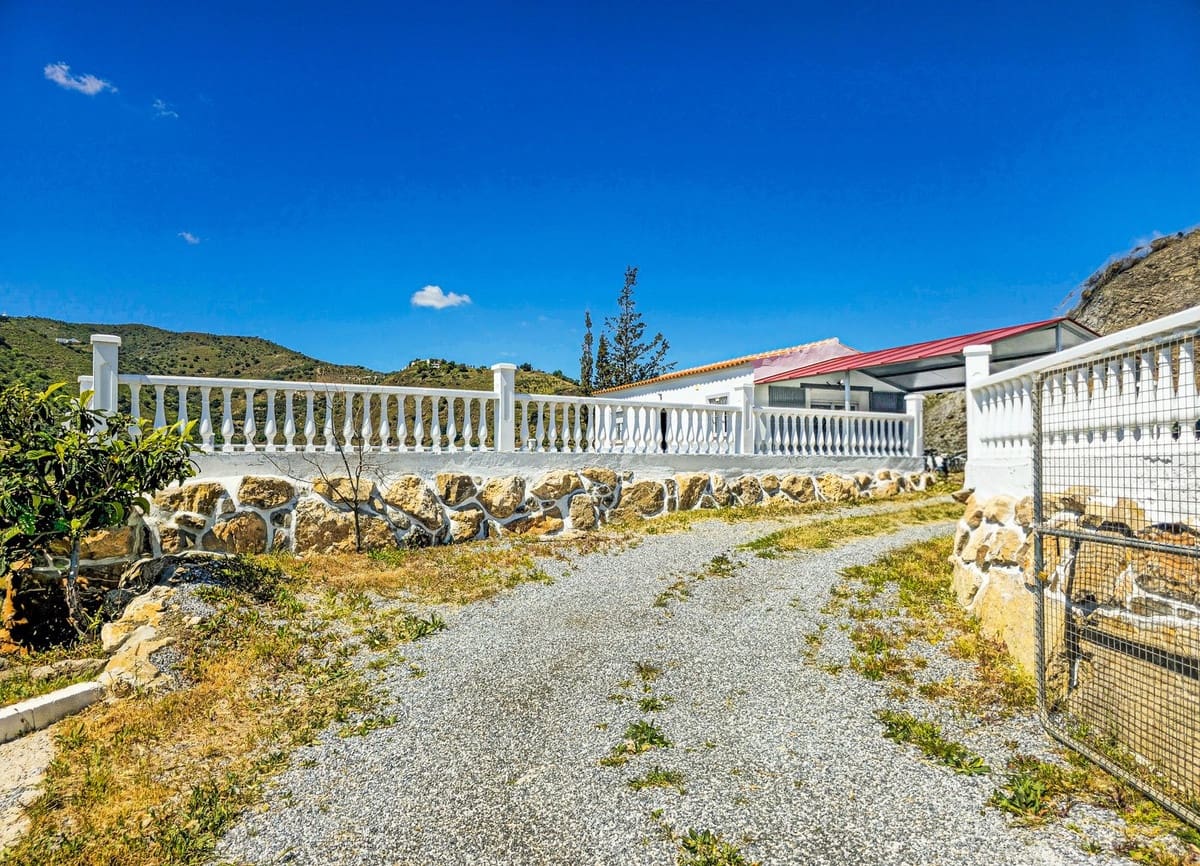 1 bedroom Villa for sale in Vinuela with garage - € 420,000 (Ref: 9755189)