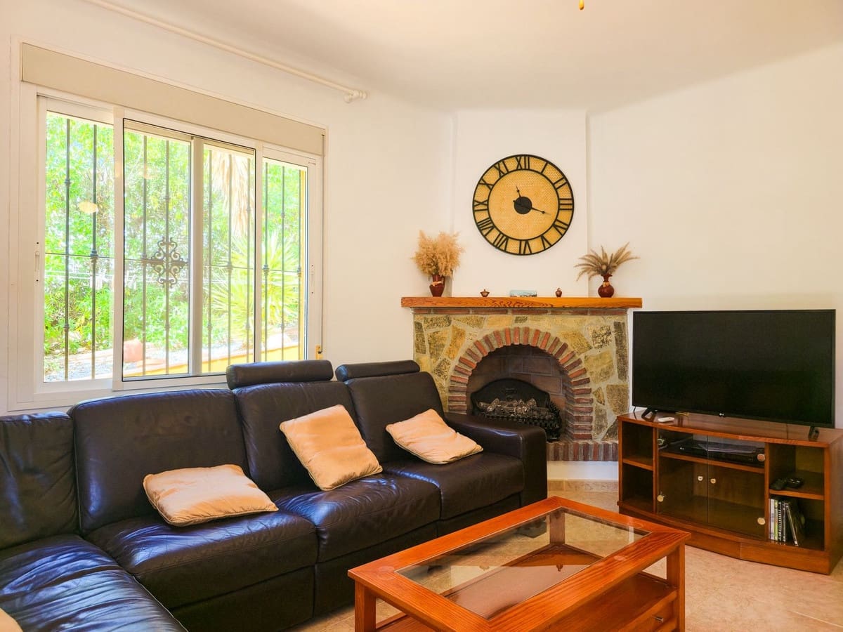 2 bedroom Villa for sale in Alcaucin with pool garage - € 285,000 (Ref: 9755312)