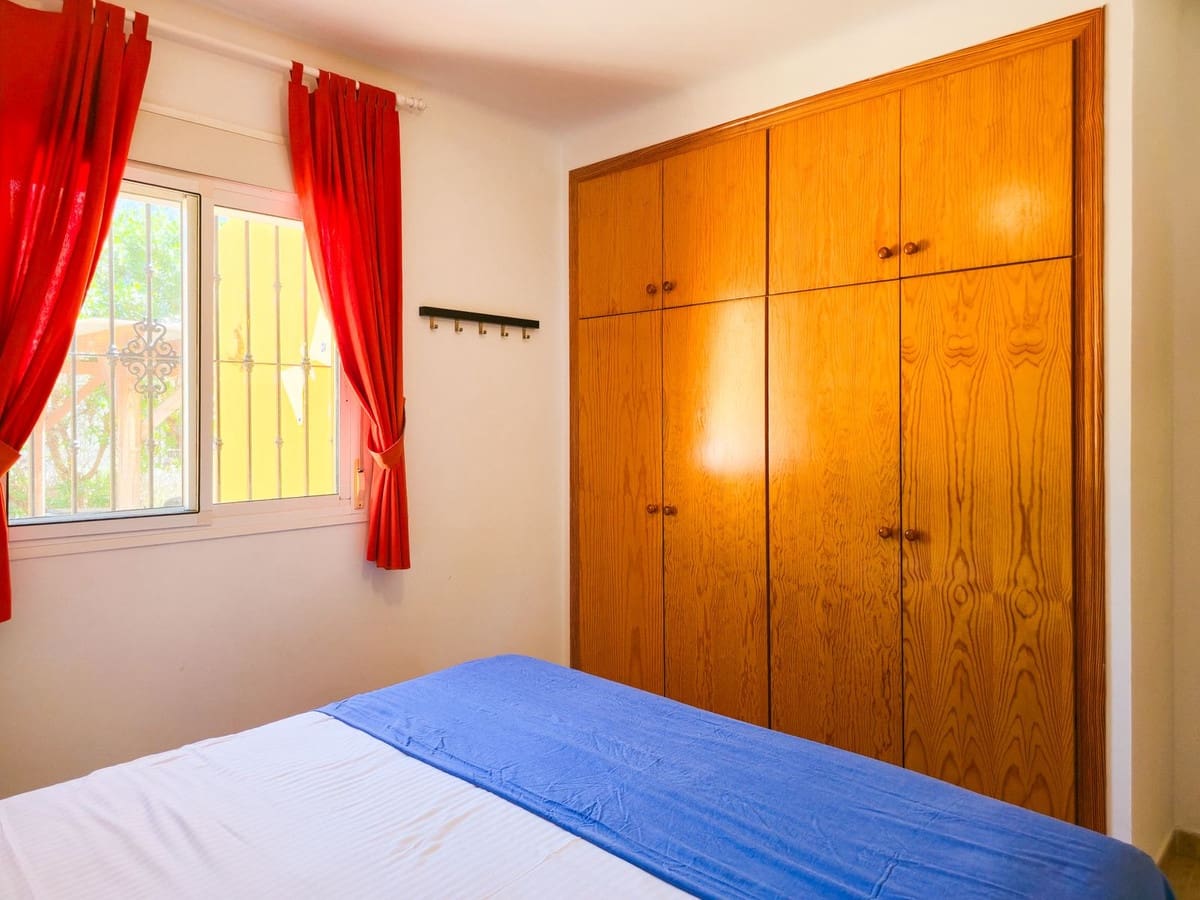 2 bedroom Villa for sale in Alcaucin with pool garage - € 285,000 (Ref: 9755312)