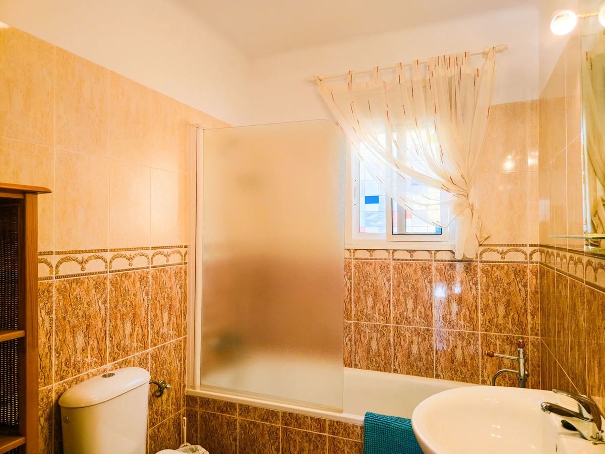 2 bedroom Villa for sale in Alcaucin with pool garage - € 285,000 (Ref: 9755312)