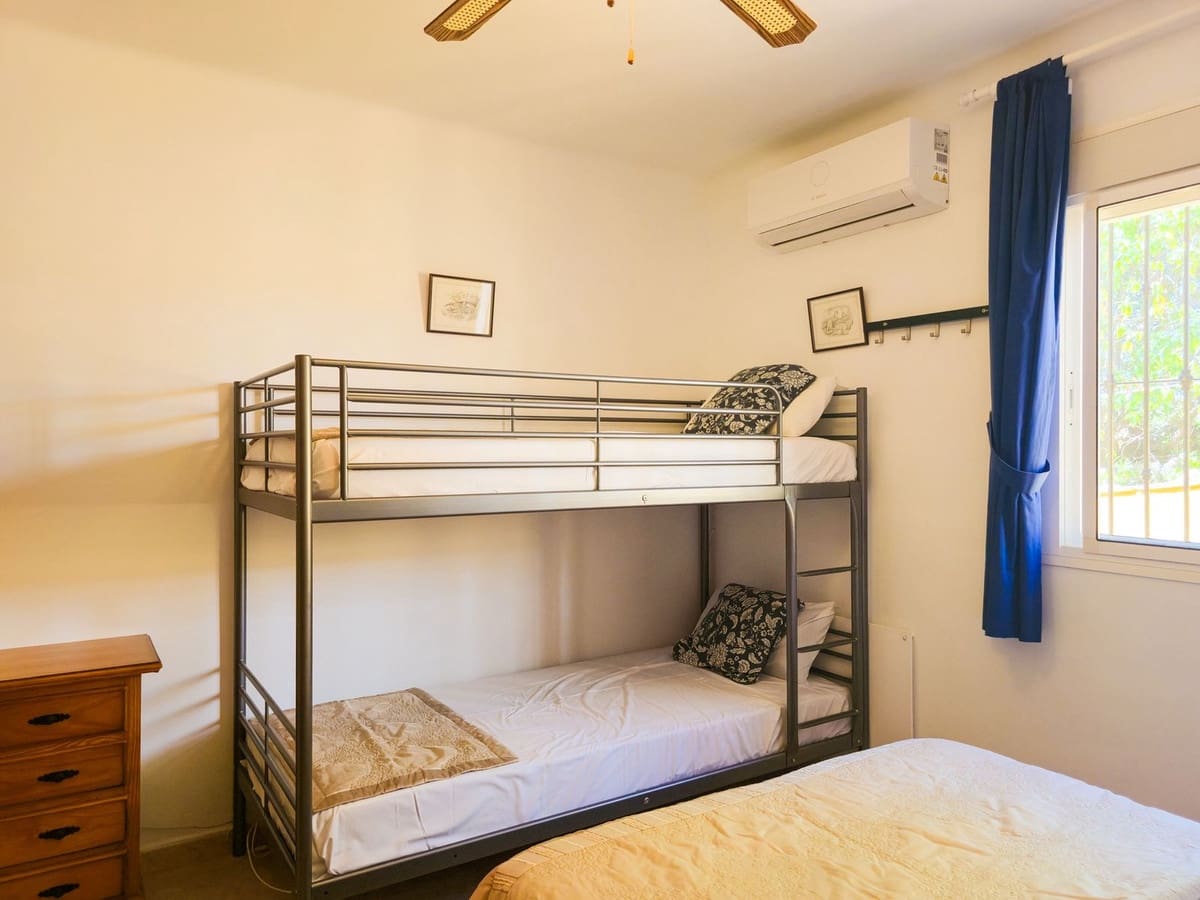 2 bedroom Villa for sale in Alcaucin with pool garage - € 285,000 (Ref: 9755312)