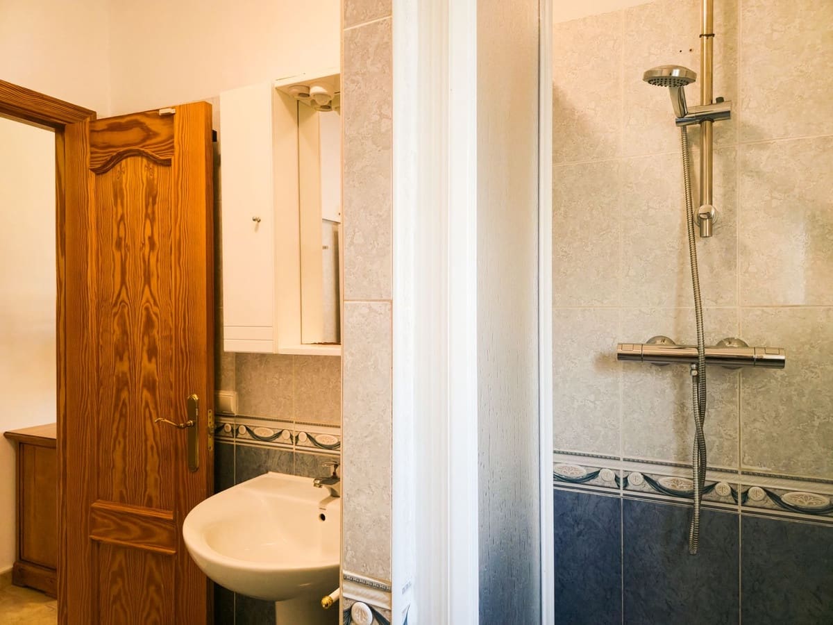 2 bedroom Villa for sale in Alcaucin with pool garage - € 285,000 (Ref: 9755312)