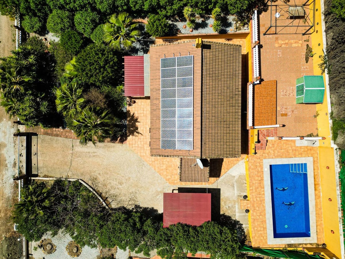 2 bedroom Villa for sale in Alcaucin with pool garage - € 285,000 (Ref: 9755312)