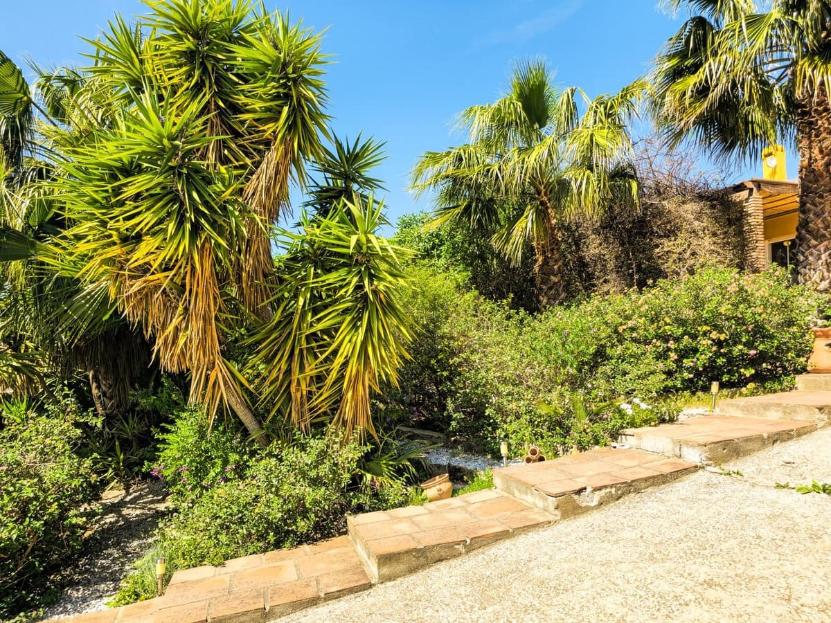 2 bedroom Villa for sale in Alcaucin with pool garage - € 285,000 (Ref: 9755312)