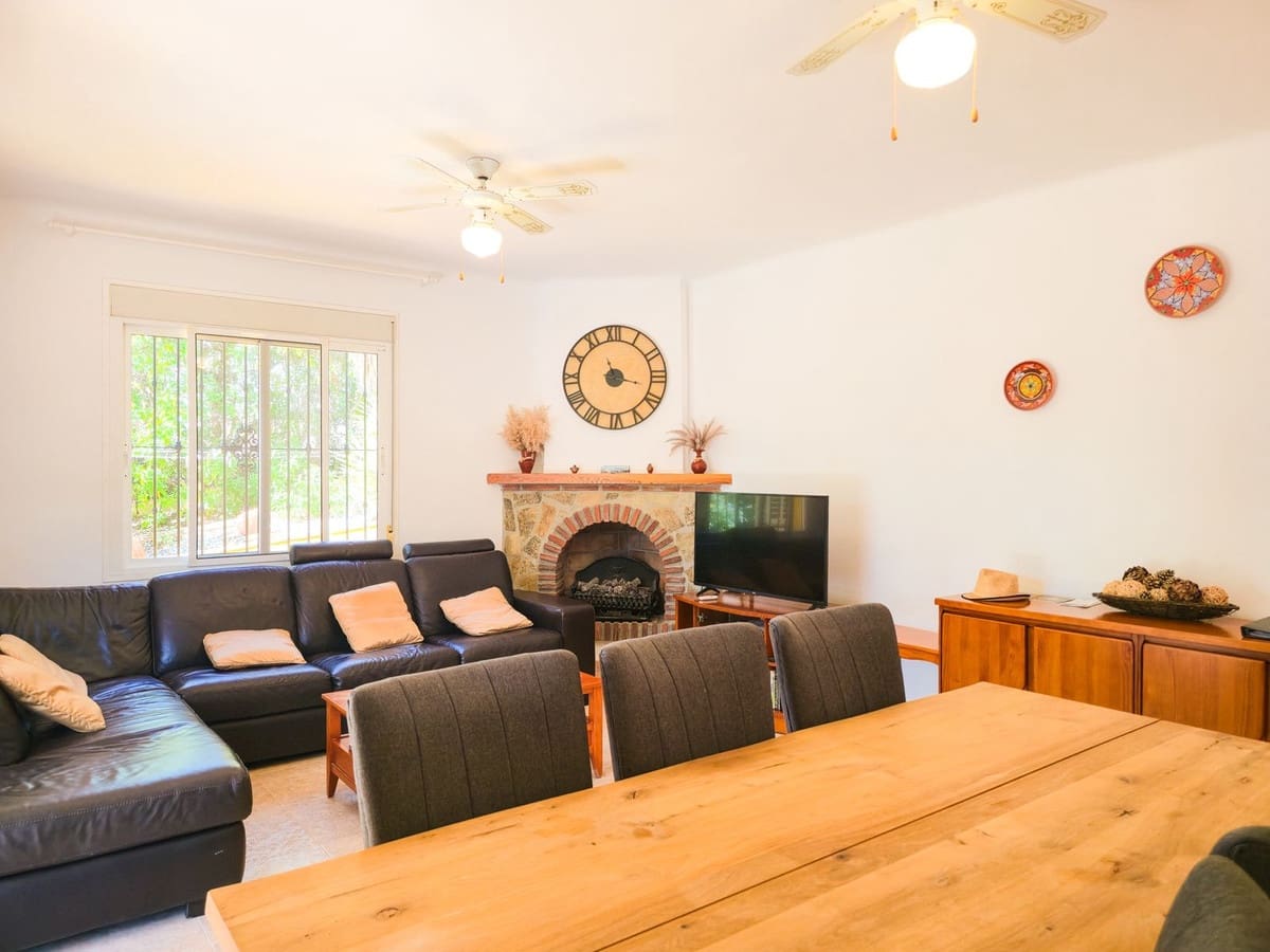 2 bedroom Villa for sale in Alcaucin with pool garage - € 285,000 (Ref: 9755312)