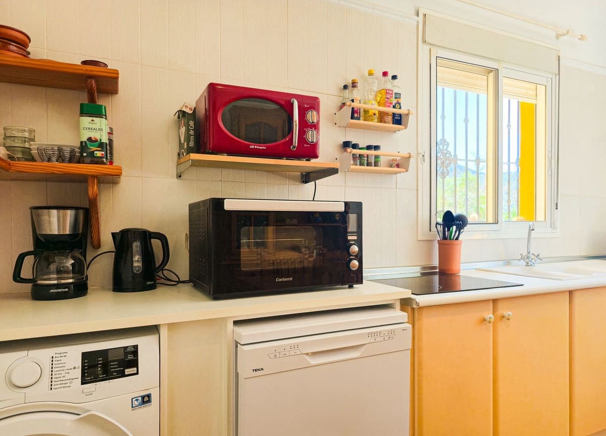 2 bedroom Villa for sale in Alcaucin with pool garage - € 285,000 (Ref: 9755312)