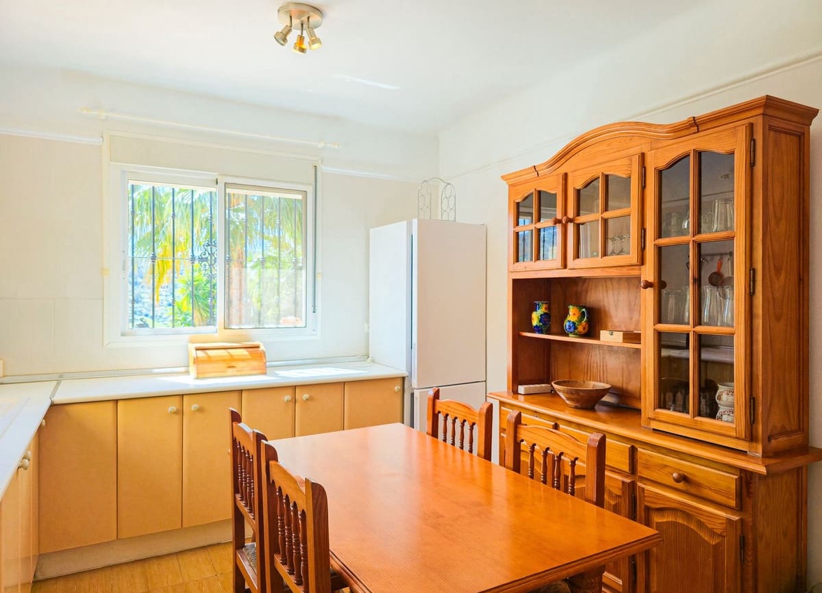 2 bedroom Villa for sale in Alcaucin with pool garage - € 285,000 (Ref: 9755312)