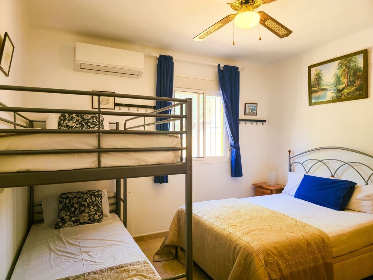 2 bedroom Villa for sale in Alcaucin with pool garage - € 285,000 (Ref: 9755312)