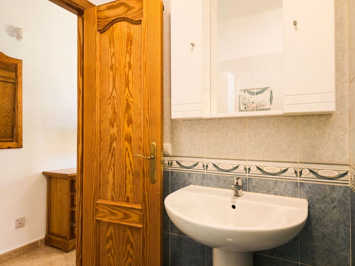 2 bedroom Villa for sale in Alcaucin with pool garage - € 285,000 (Ref: 9755312)