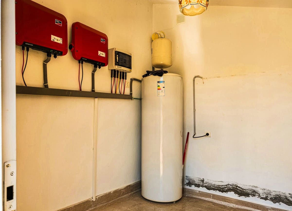 2 bedroom Villa for sale in Alcaucin with pool garage - € 285,000 (Ref: 9755312)