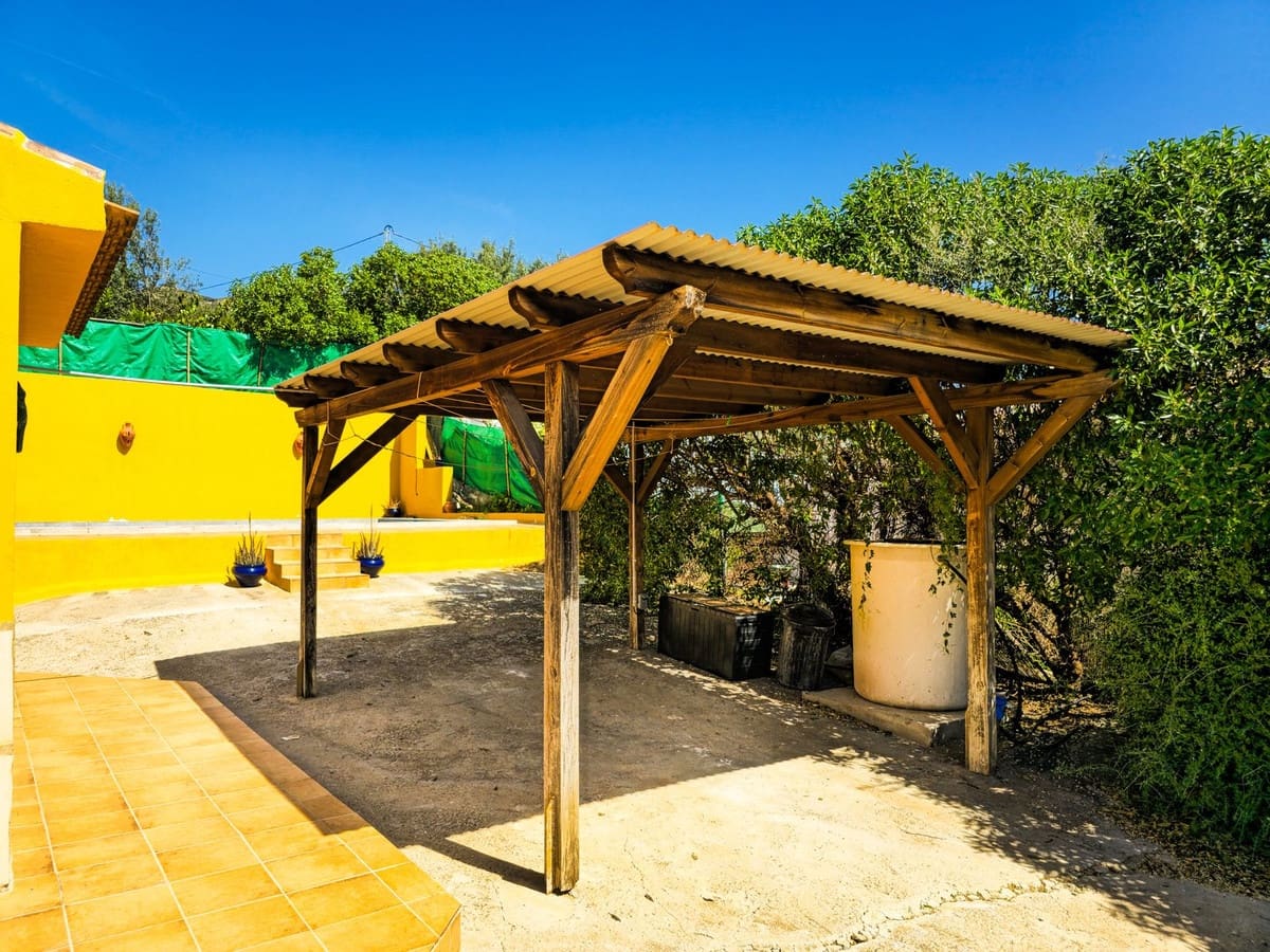 2 bedroom Villa for sale in Alcaucin with pool garage - € 285,000 (Ref: 9755312)