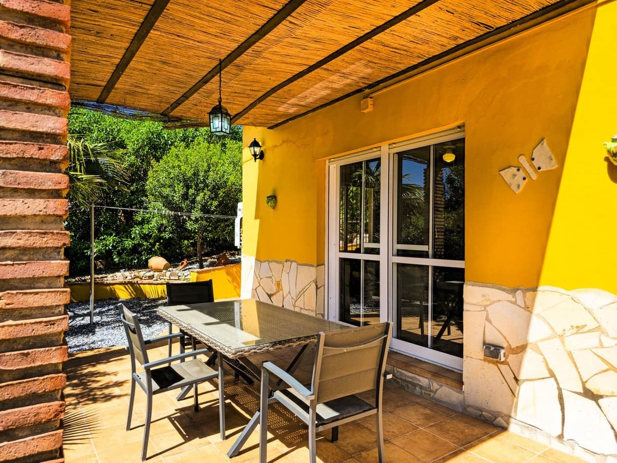 2 bedroom Villa for sale in Alcaucin with pool garage - € 285,000 (Ref: 9755312)