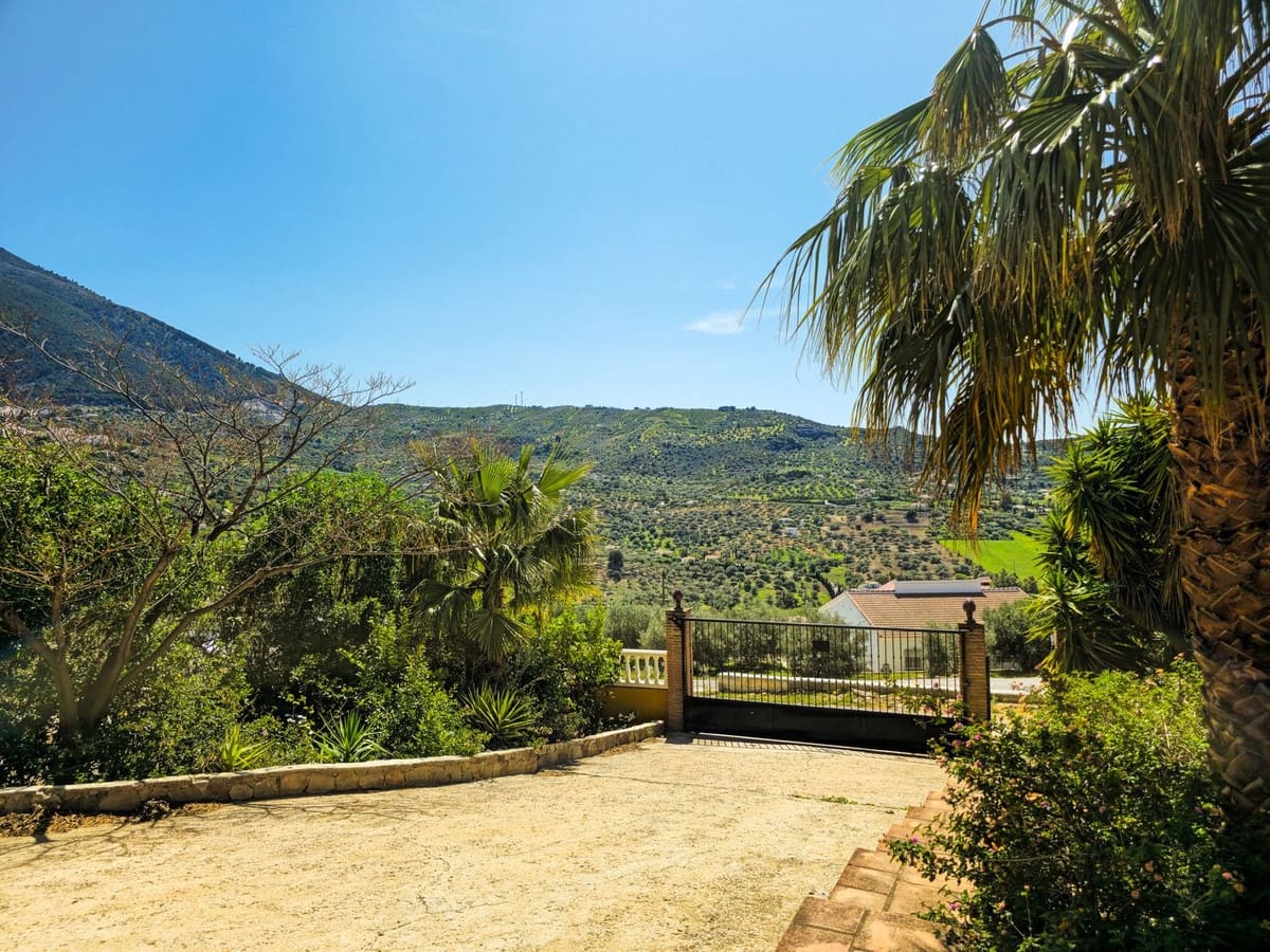 2 bedroom Villa for sale in Alcaucin with pool garage - € 285,000 (Ref: 9755312)