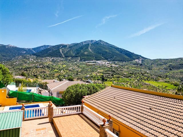 Chalet de 2 habitaciones en Alcaucín en venta con piscina garaje - 285.000 € (Ref: 9755312)