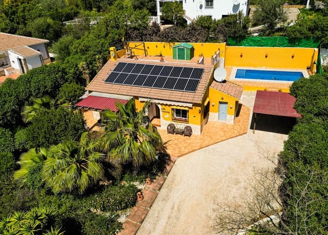 Chalet de 2 habitaciones en Alcaucín en venta con piscina garaje - 285.000 € (Ref: 9755312)
