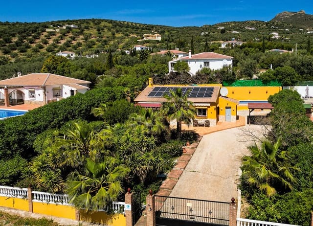 Chalet de 2 habitaciones en Alcaucín en venta con piscina garaje - 285.000 € (Ref: 9755312)