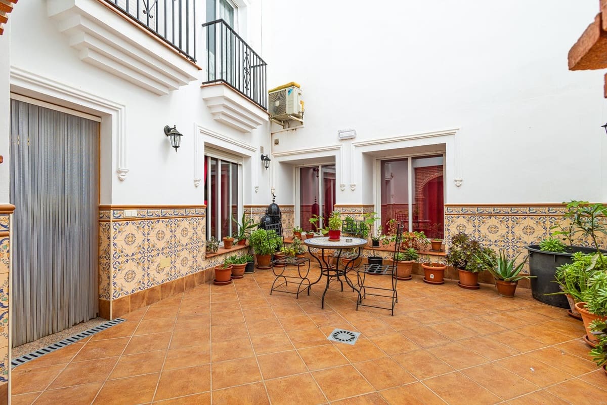 5 soveværelse Byhus til salg i Canillas de Albaida - € 550.000 (Ref: 9756300)