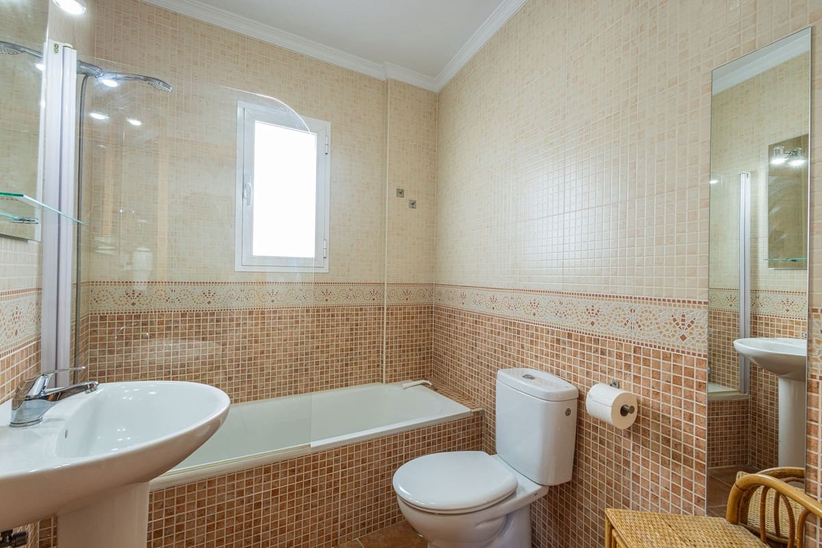 5 bedroom Townhouse for sale in Canillas de Albaida - € 550,000 (Ref: 9756300)