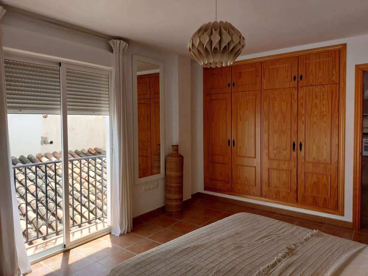 5 bedroom Townhouse for sale in Canillas de Albaida - € 550,000 (Ref: 9756300)