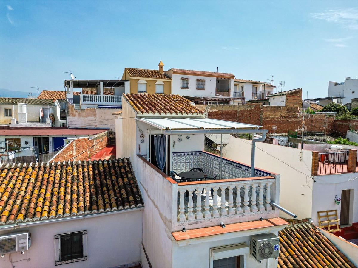 3 bedroom Townhouse for sale in Benamocarra - € 182,500 (Ref: 9772672)