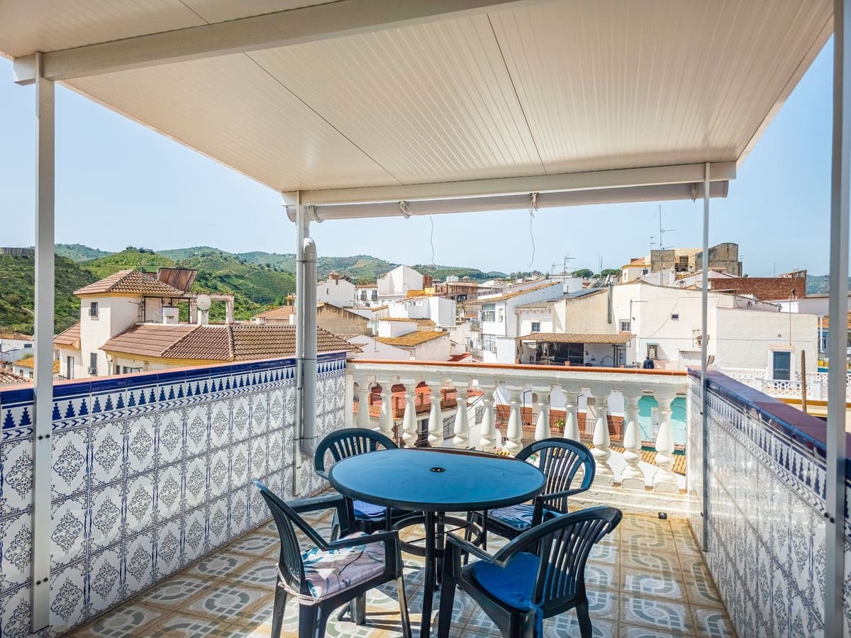 3 bedroom Townhouse for sale in Benamocarra - € 182,500 (Ref: 9772672)