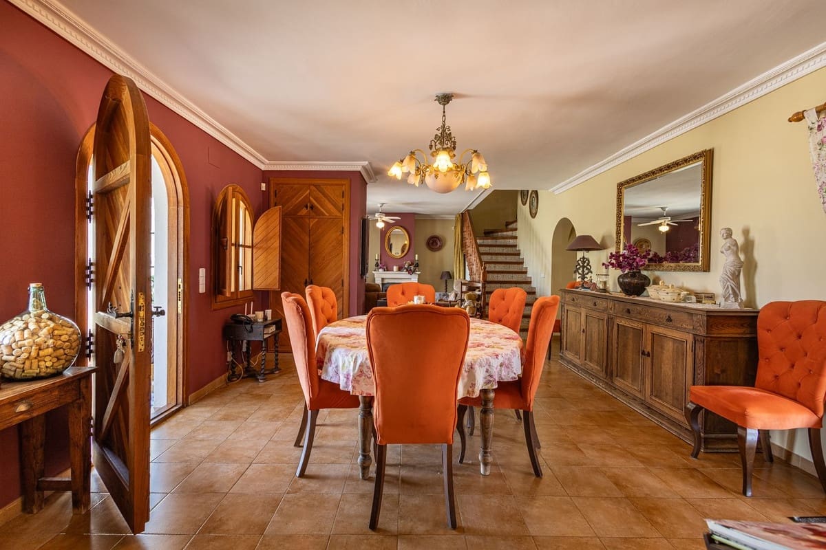 5 sovrum Villa till salu i Competa med pool garage - 790 000 € (Ref: 9777105)