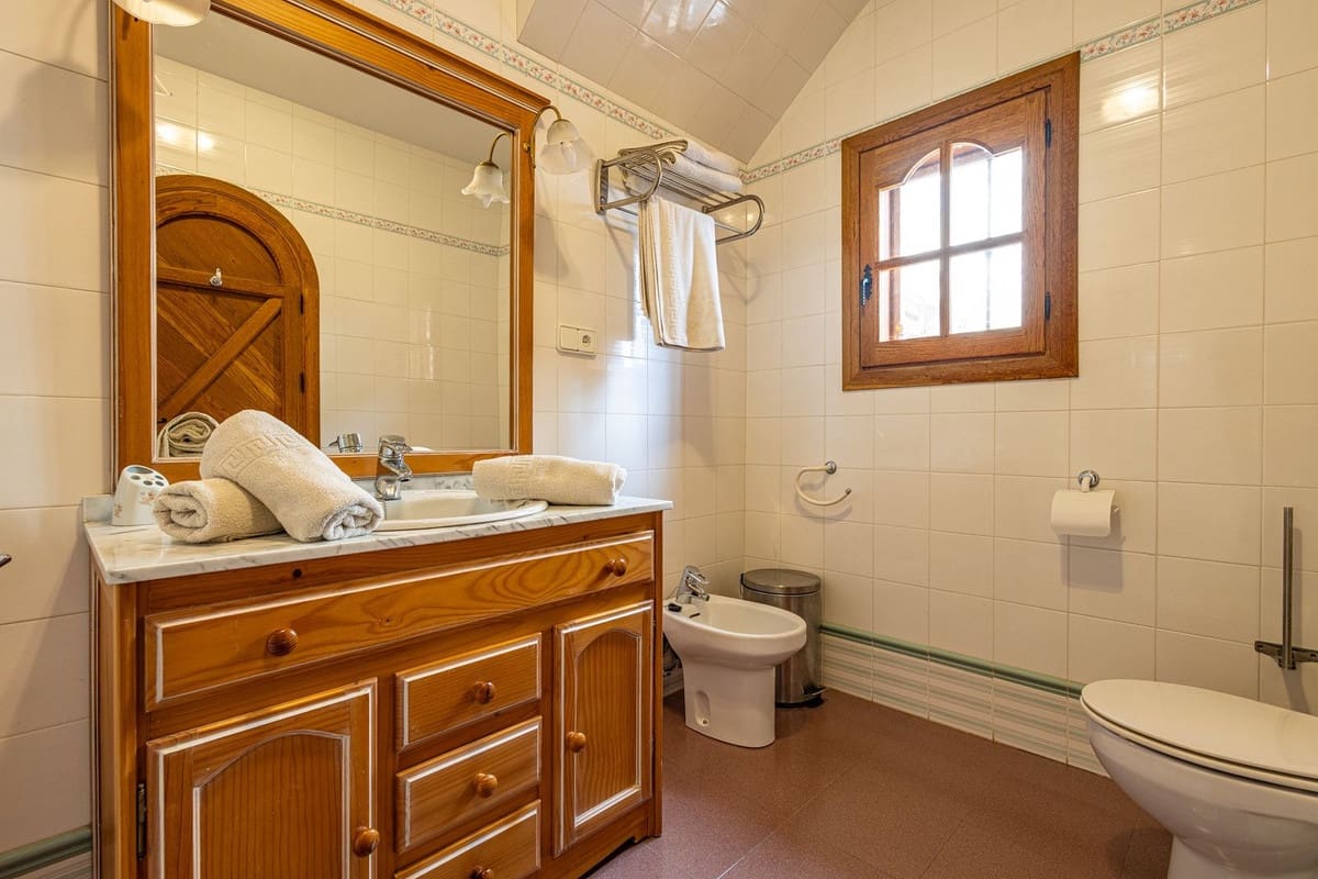 5 sovrum Villa till salu i Competa med pool garage - 790 000 € (Ref: 9777105)