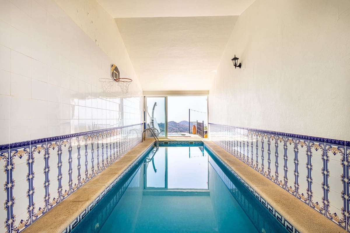 5 sovrum Villa till salu i Competa med pool garage - 790 000 € (Ref: 9777105)