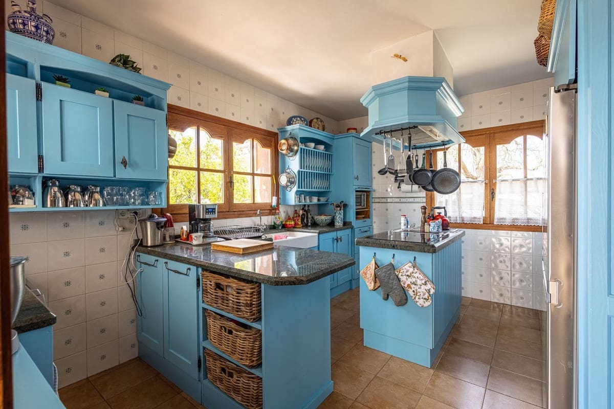 5 sovrum Villa till salu i Competa med pool garage - 790 000 € (Ref: 9777105)