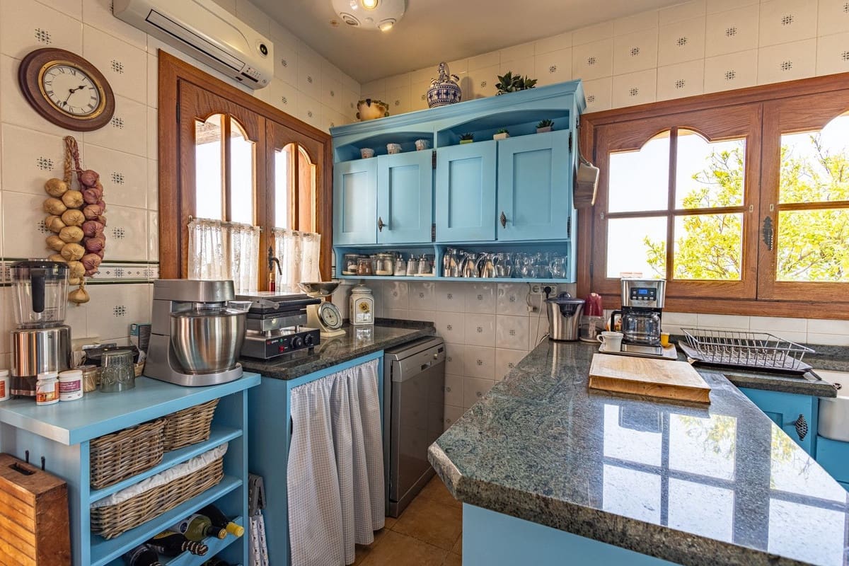 5 sovrum Villa till salu i Competa med pool garage - 790 000 € (Ref: 9777105)