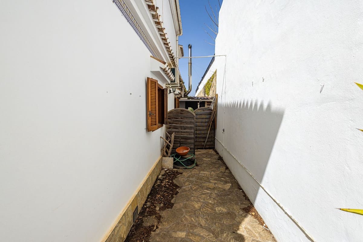 5 sovrum Villa till salu i Competa med pool garage - 790 000 € (Ref: 9777105)