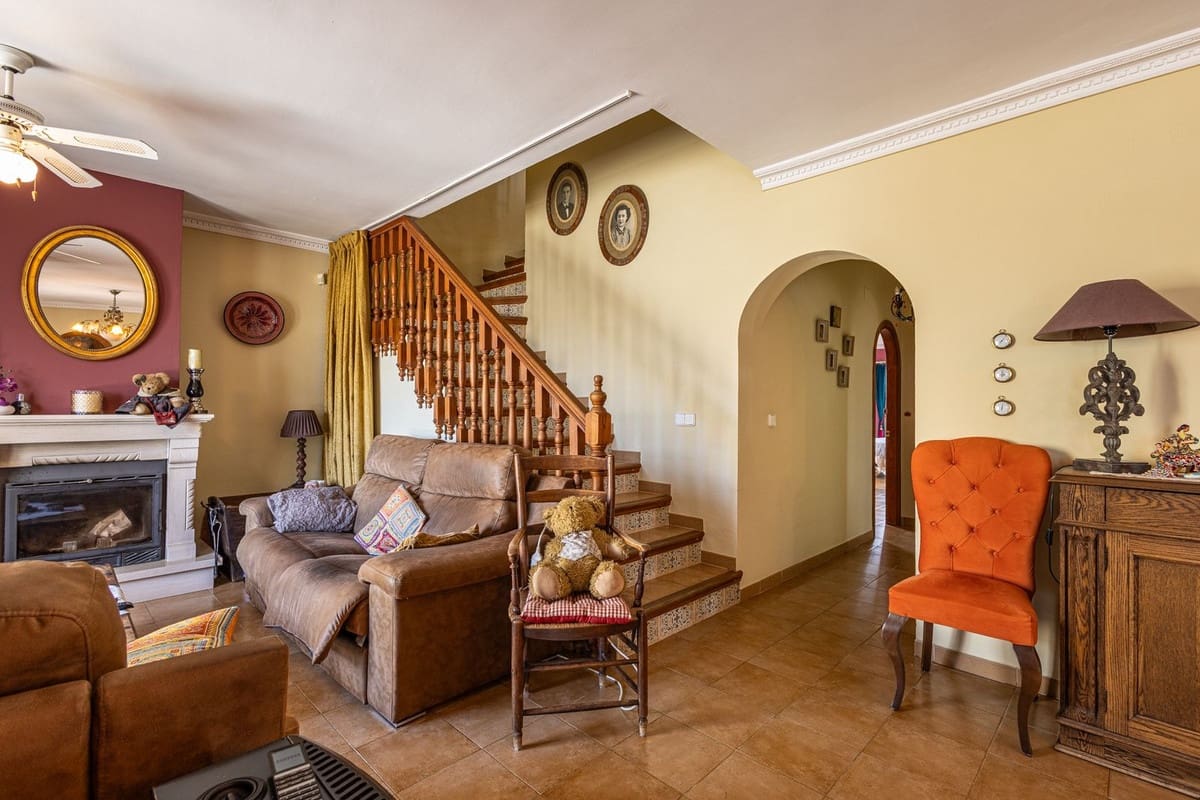 5 sovrum Villa till salu i Competa med pool garage - 790 000 € (Ref: 9777105)