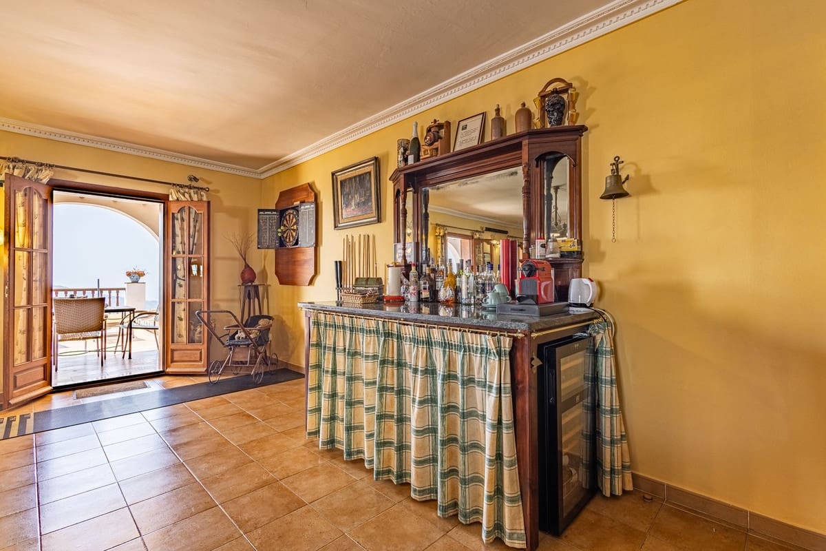 5 sovrum Villa till salu i Competa med pool garage - 790 000 € (Ref: 9777105)