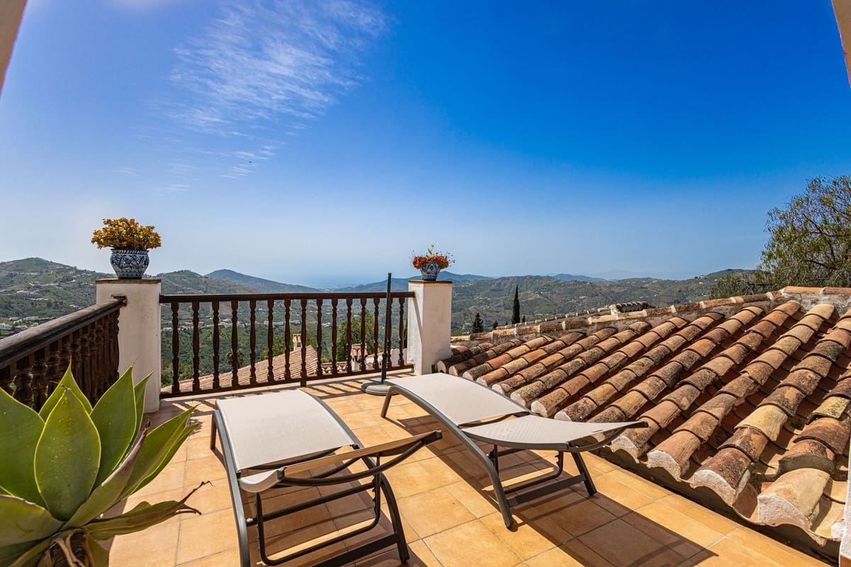 5 sovrum Villa till salu i Competa med pool garage - 790 000 € (Ref: 9777105)