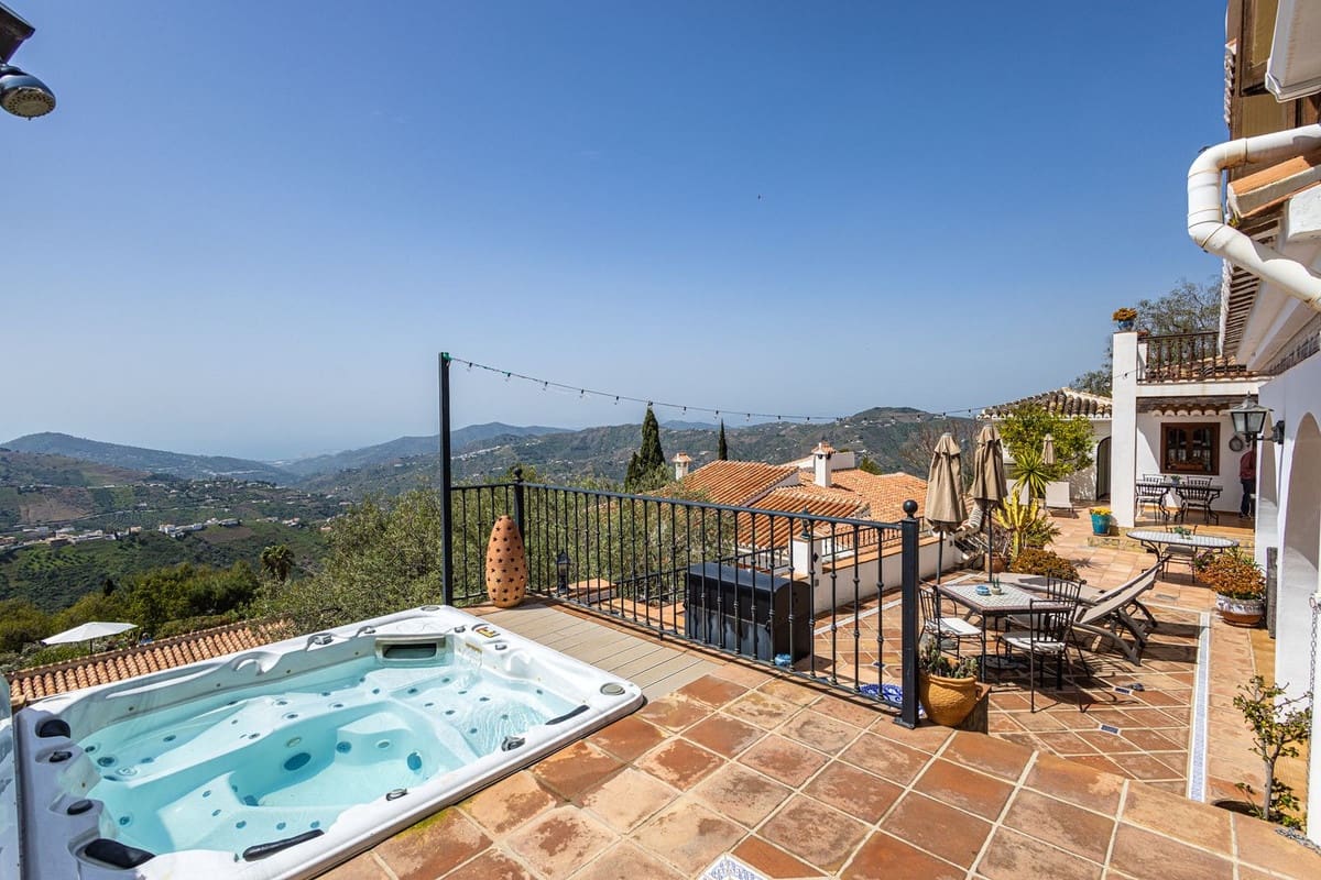 5 sovrum Villa till salu i Competa med pool garage - 790 000 € (Ref: 9777105)