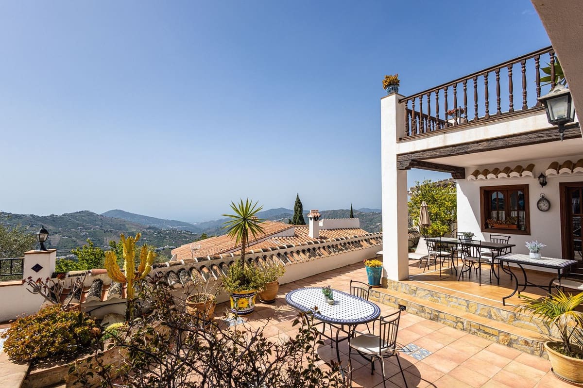 5 sovrum Villa till salu i Competa med pool garage - 790 000 € (Ref: 9777105)